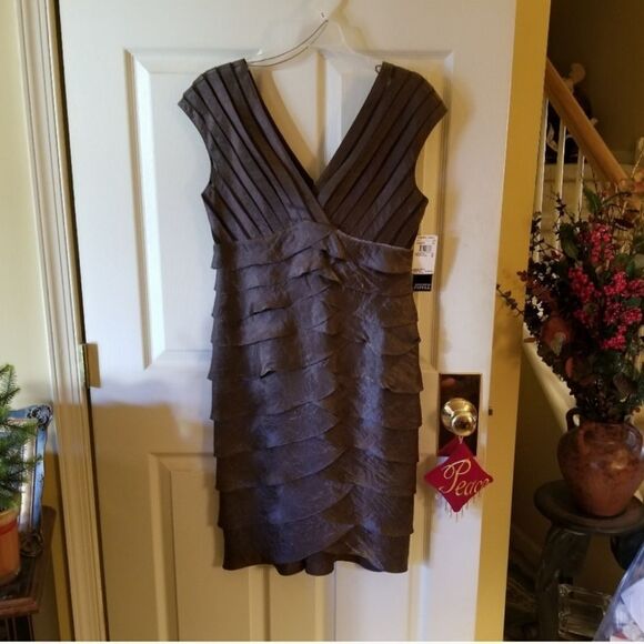 ADRIANNA PAPELL'S SHIMMER BRONZE EVENT DRESS - Picture 7 of 9